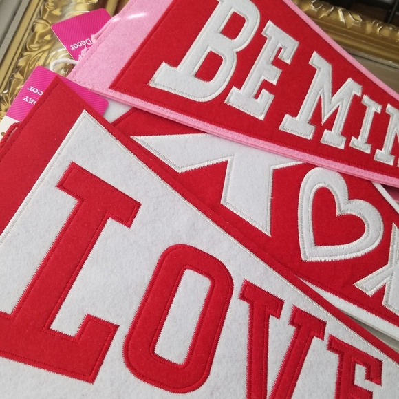 ❗Retro Style Felt Pink and Red "Love" "Be Mine" Hanging Triangle Flag Bundle❗ - Picture 3 of 4